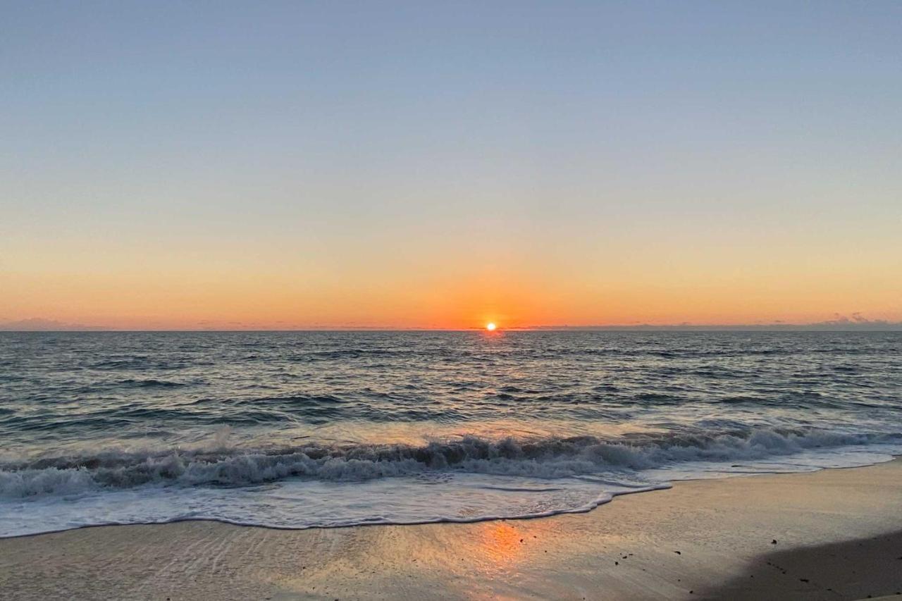 Walk To Shore Satellite Beach Condo With Ocean View Екстер'єр фото