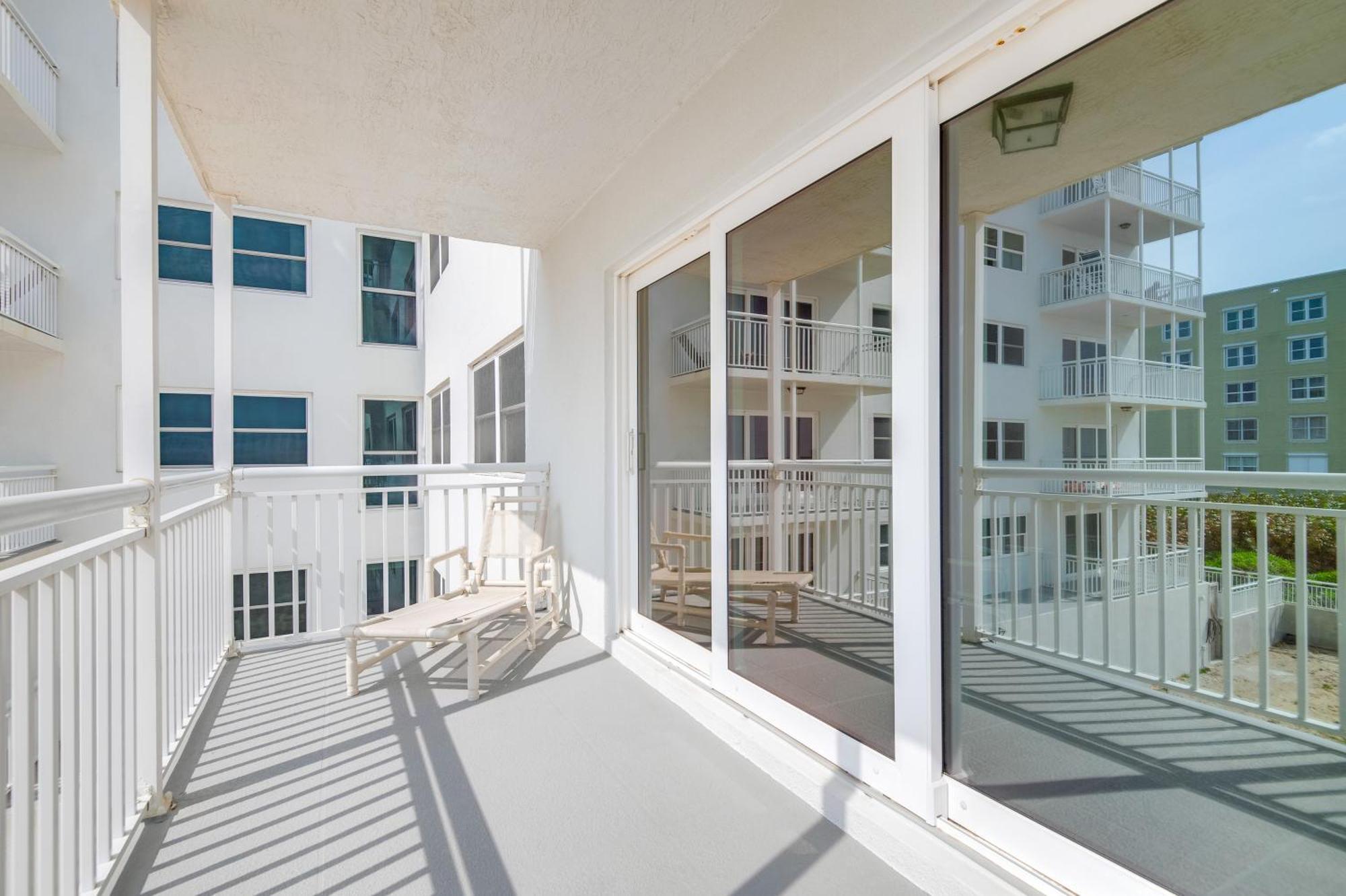 Walk To Shore Satellite Beach Condo With Ocean View Екстер'єр фото